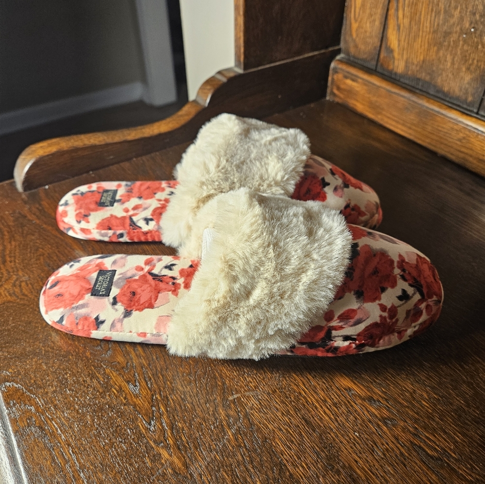 Victoria's Secret Floral Slippers with Cream Fur - Picture 5 of 8